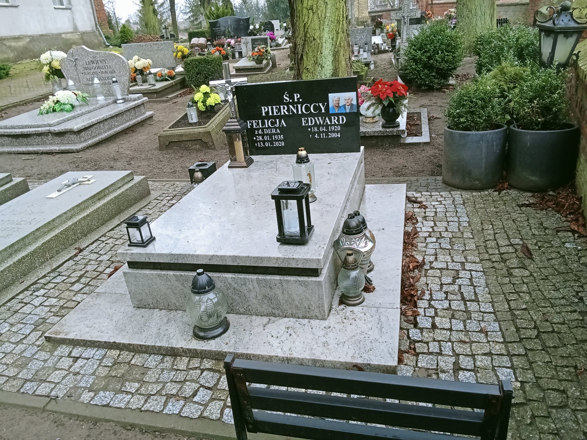 Grób Edward Piernicki